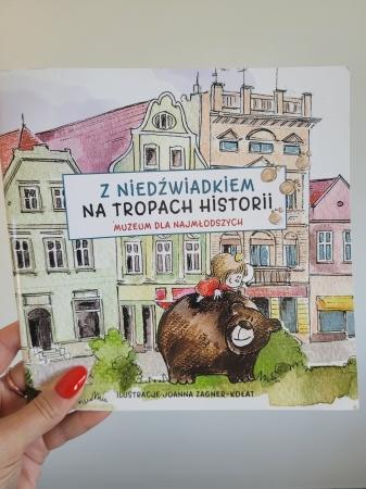 Z niedźwiadkiem na tropie historii. Wycieczka do Muzeum Ziemi Rawickiej połączon...