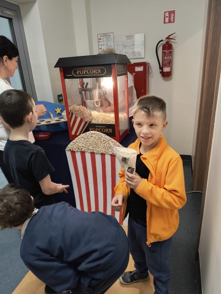 Przedszkolne kino-bajka ''Listonosz Pat'' oraz darmowy popcorn