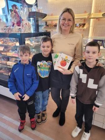 Kartka świąteczna dla mieszkańców osiedla oraz pyszne lody w kawiarni Joker